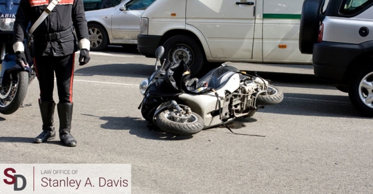 motorcycle that crashed and fell to the ground